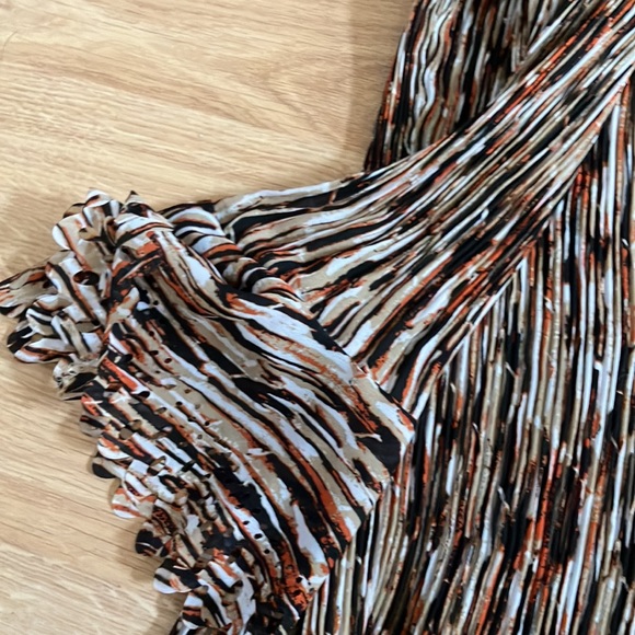 ESSENTIALS BY MILANO CREPY FUNKY TOP BELL SLEEVES FRINGED BOTTOM - Picture 3 of 16